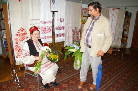 пані Катерину вітає художник Радченко