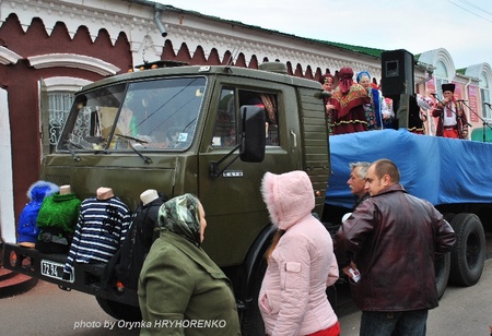 Сцена для колективу "Калина" із причепа