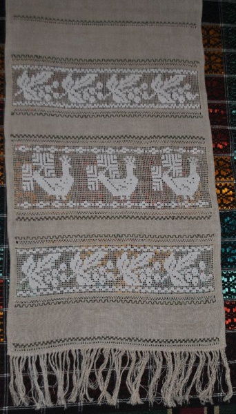 Роботи вишивальниці Катерини Каращук, техніка: мережка, гладь