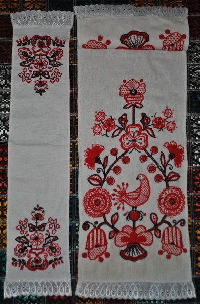 Роботи вишивальниці Катерини Каращук, техніка: гладь, ланцюжок