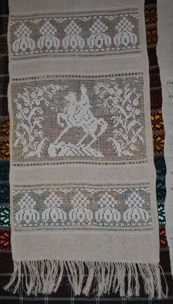 Роботи вишивальниці Катерини Каращук, техніка: мережка, гладь