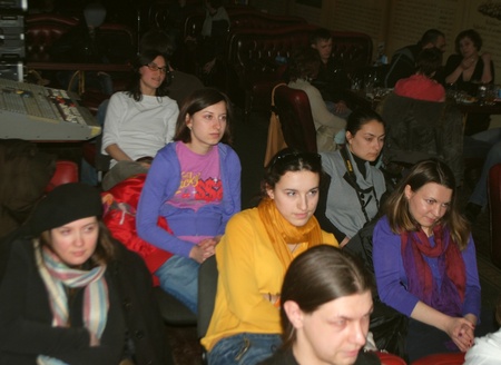 Наталя Боровик і Поліна Городиська в залі. Вечір Олега Коцарева і "ТЕЛЕРІ"в Дивані