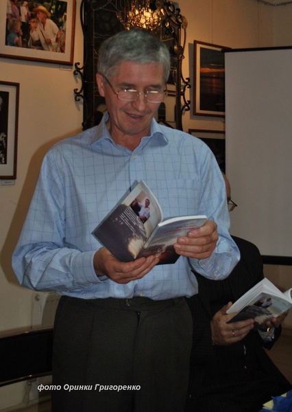 Поет Євген Постульга